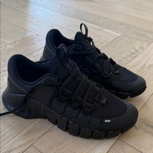 Nike Women's Black Athletic Shoes